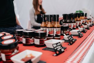 🌶️ CHILLI BUDE TÉCT PRAHOU! 🌶️ Tuhle sobotu to na náplavce rozpečeme – doslova. Přivezeme naše největší hity a oheň...